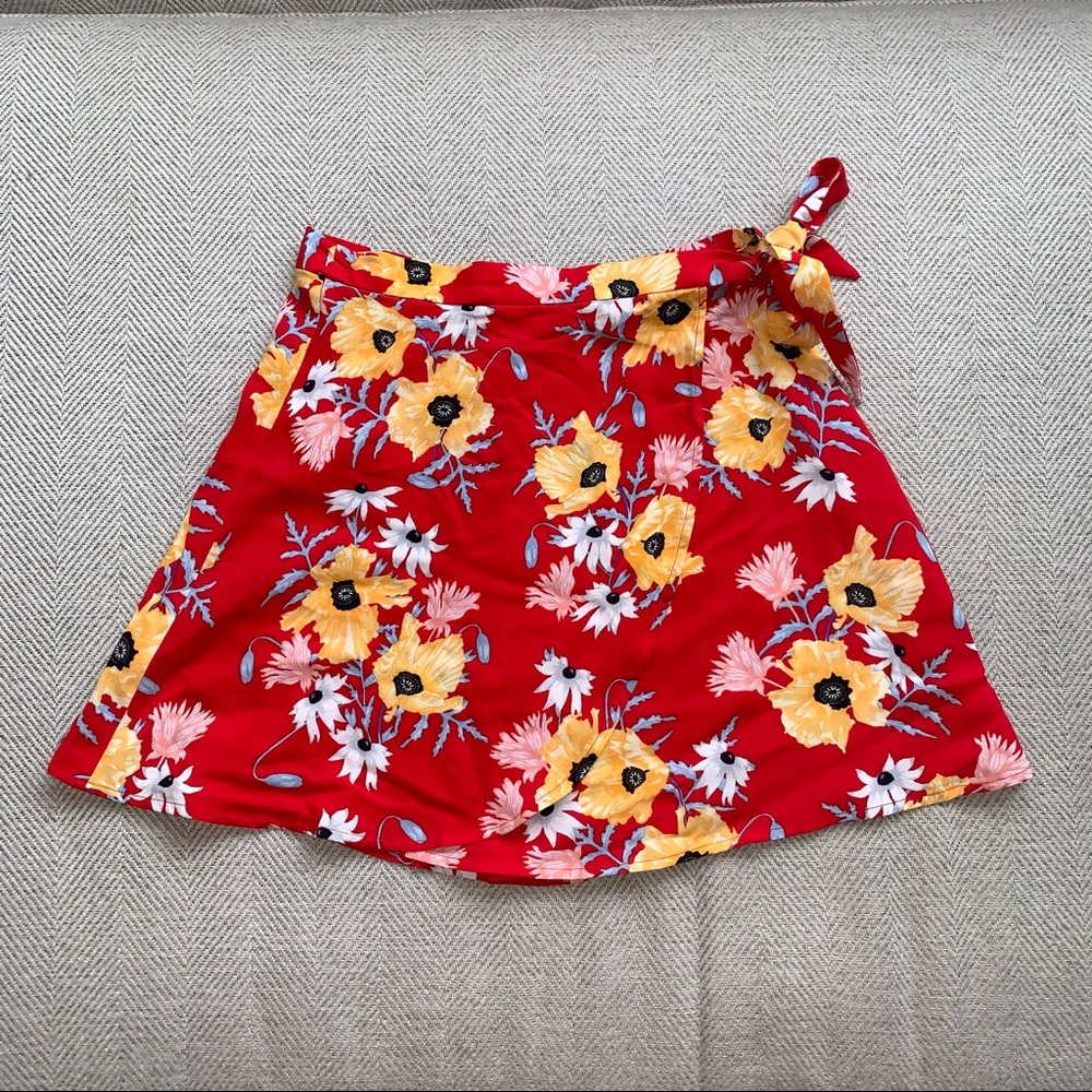 H&M Divided Red Floral Wrap Mini Skirt Size 6